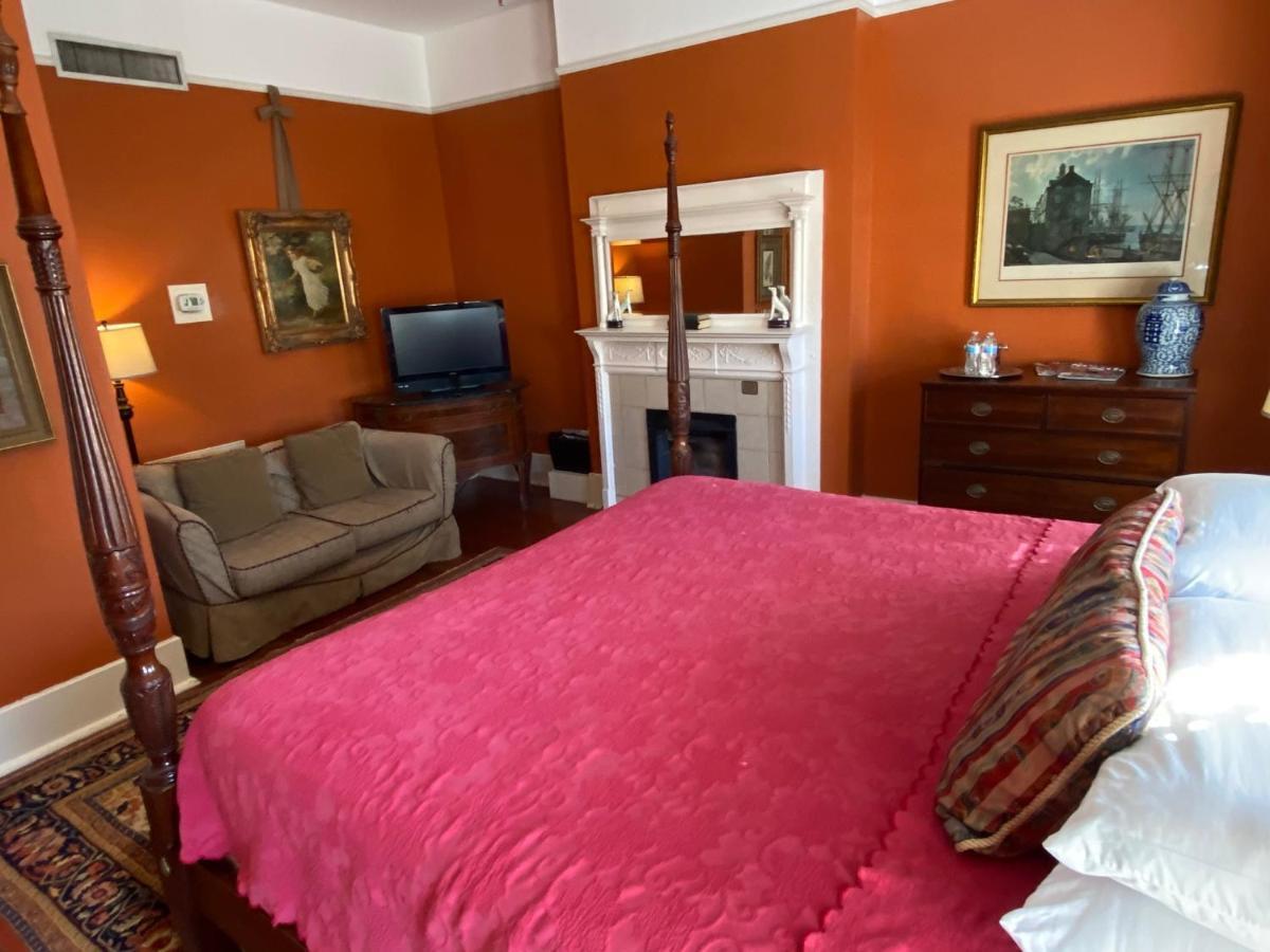 Foley House 4*